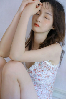 女性正面完整的身体结构